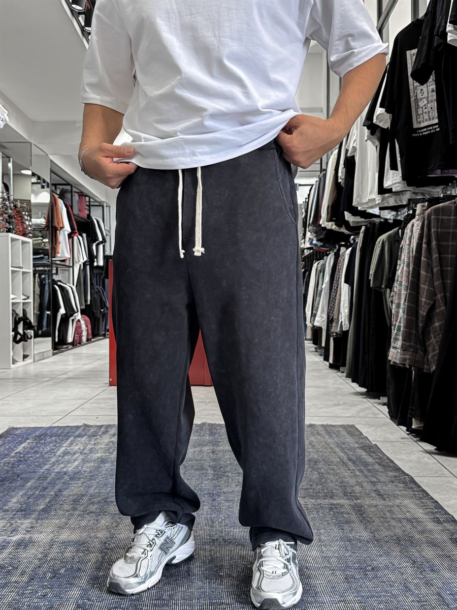 Baggy Straight-Leg Trouser