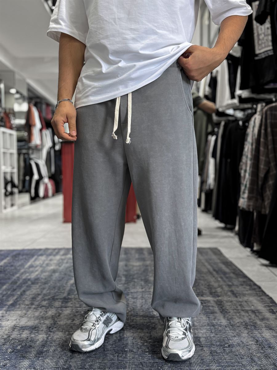 Baggy Straight-Leg Trouser