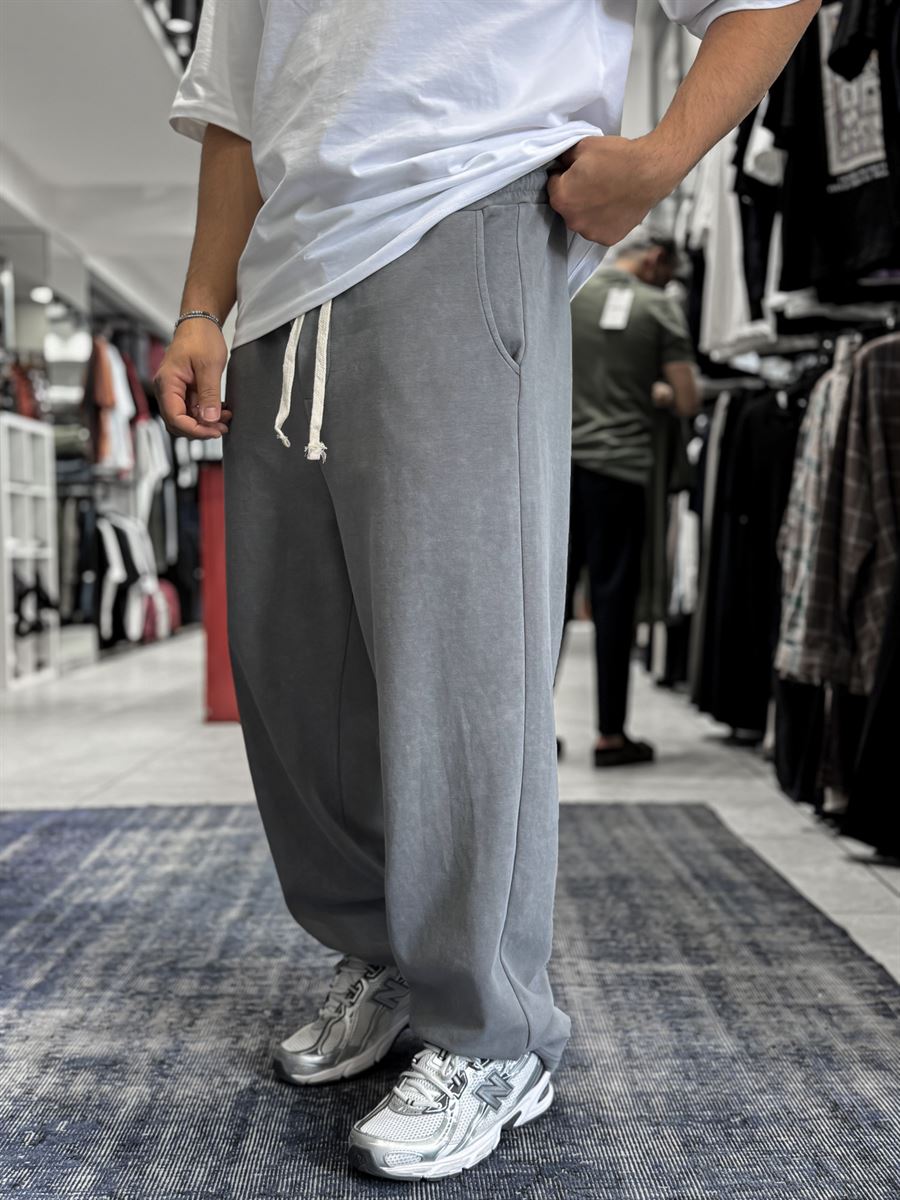 Baggy Straight-Leg Trouser